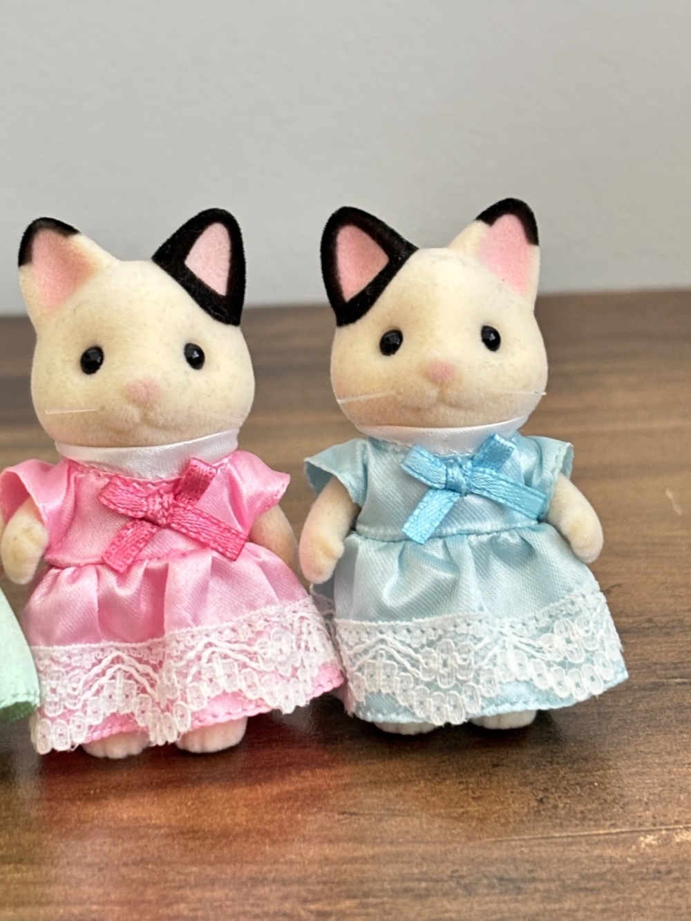 Calico Critters Sylvanian Families  Tuxedo Cat Family SET 4 Figures With Clothes - Picture 6 of 11